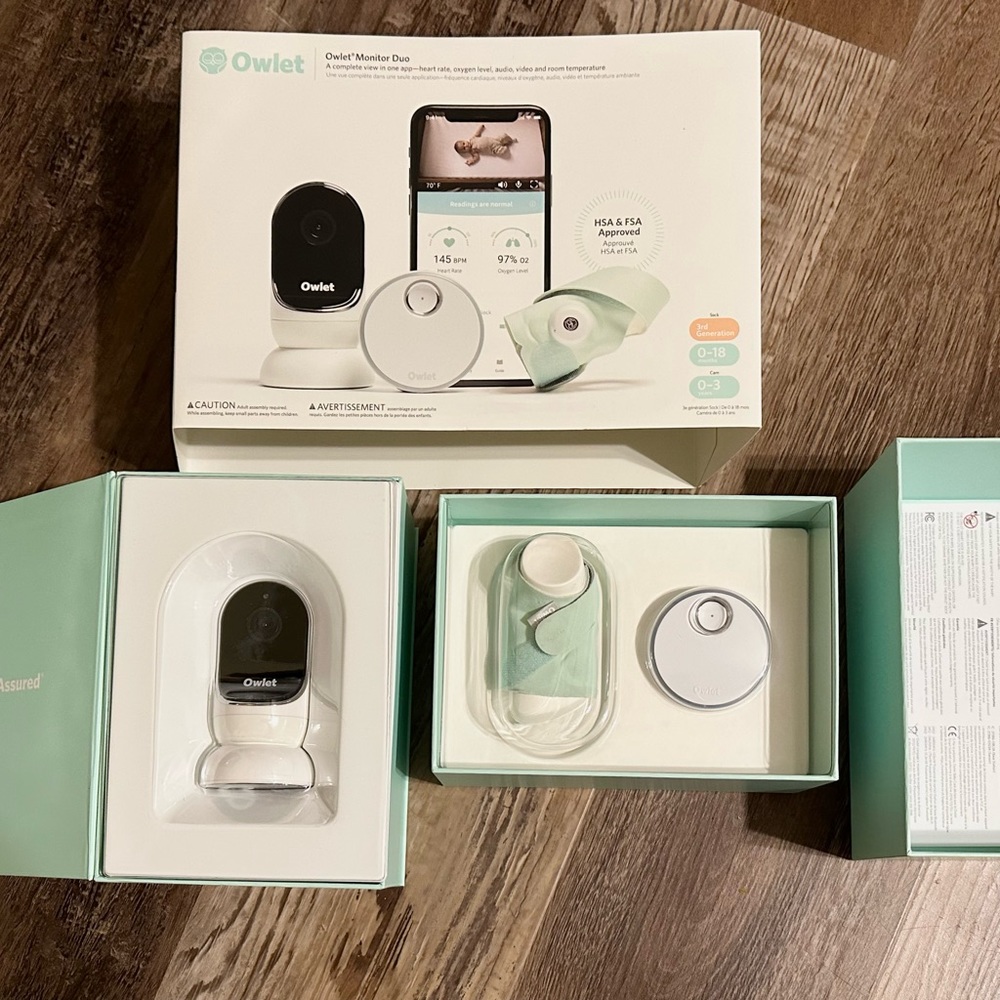 Owlet Smart Sock + Monitor Duo in Mint Green